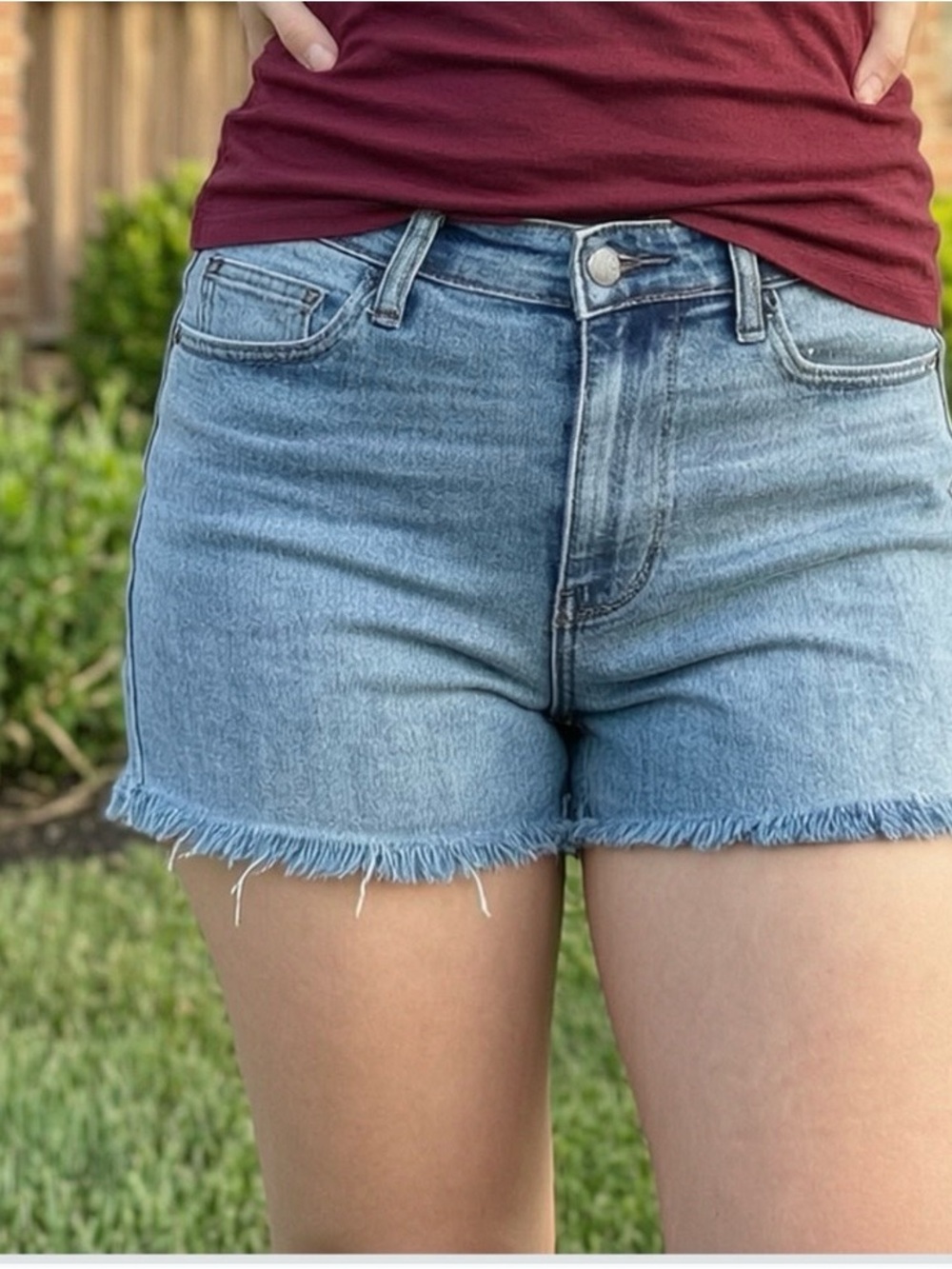 Vintage American Eagle Women’s Low Rise Cutoff Shorts. Size 6